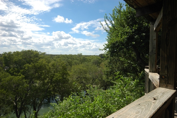 Gruene Mansion Inn - Das Flusshaus # 13: Blick von der Veranda auf den Guadalupe River